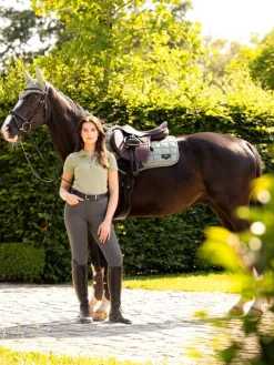 LeMieux Saddlepads & Numnahs<Loire Classic Close Contact Square SS24