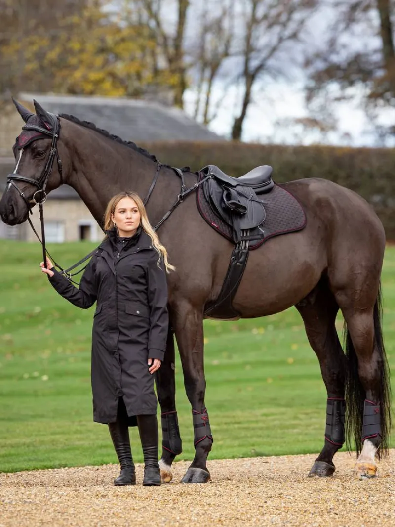 LeMieux Saddlepads & Numnahs<Suede Close Contact Square AW24