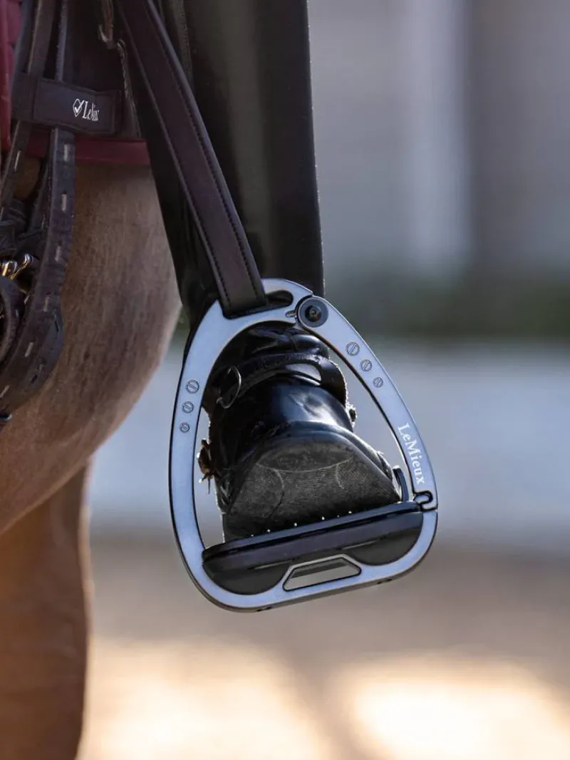 LeMieux Stirrup Irons<Vector Control Stirrup